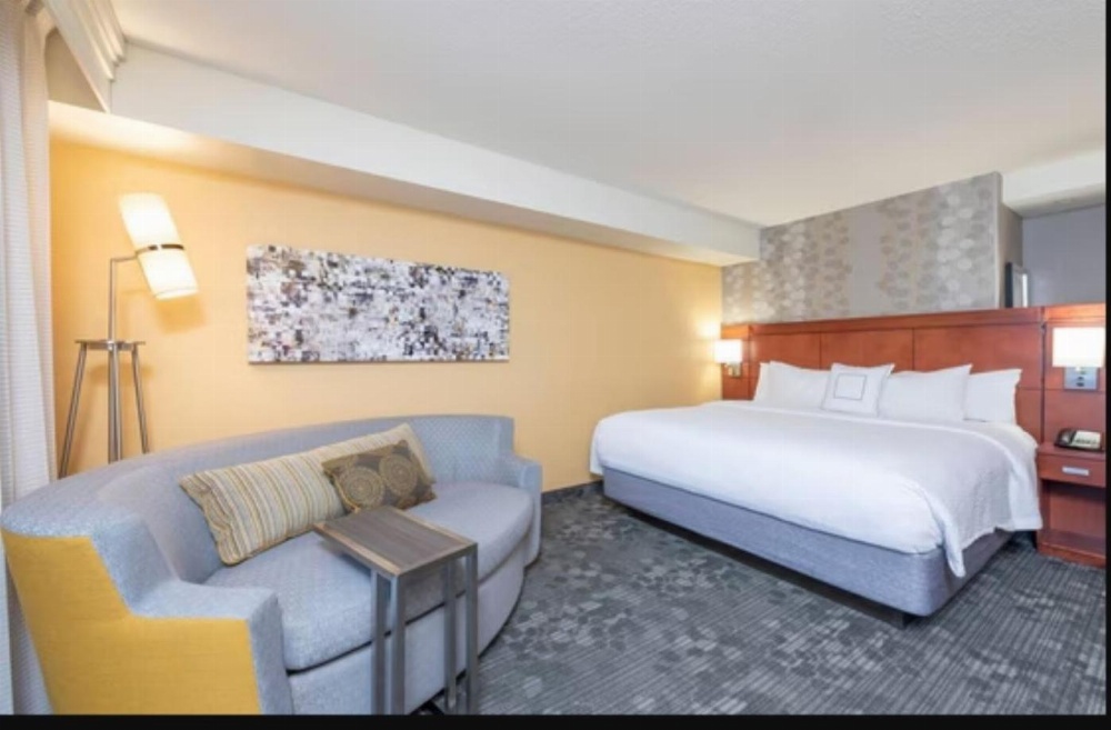 Courtyard by Marriott Milwaukee Airport